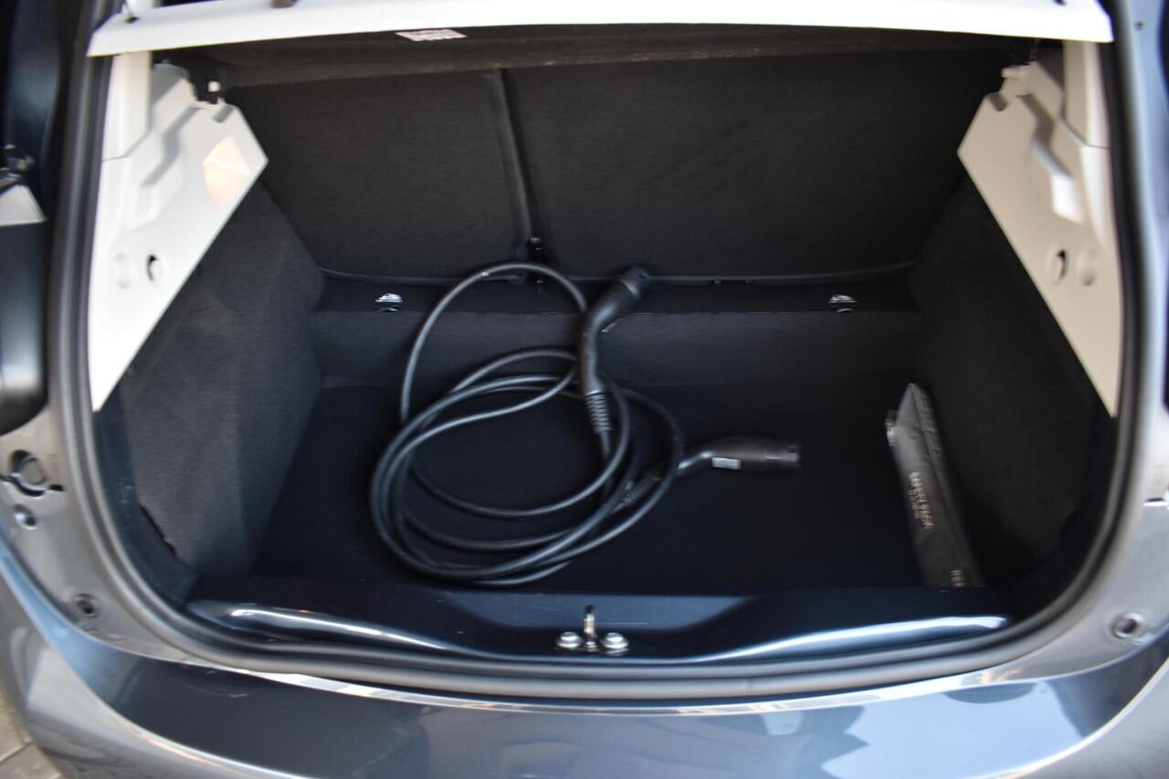 Renault ZOE R135 Intens 52 kWh | INCL. ACCU | CAMERA | STUUR/STOELVERWARMING | NAVI | CRUISE CONTROL | CLIMATE CONTROL | PDC | LMV