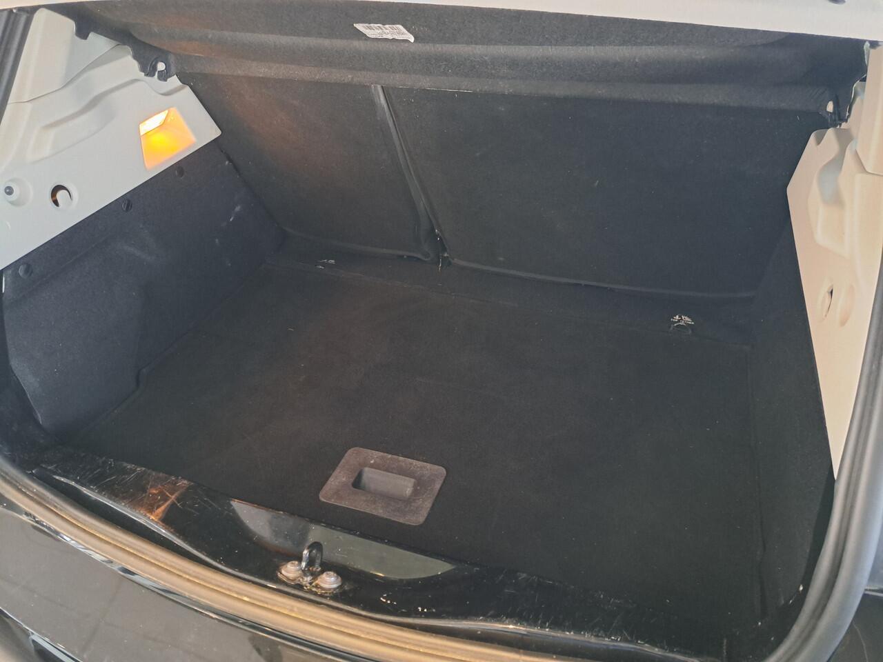 Renault ZOE R135 Iconic 52 kWh | 16| LM velgen | Navigatie | Stoel- en stuurverwarming