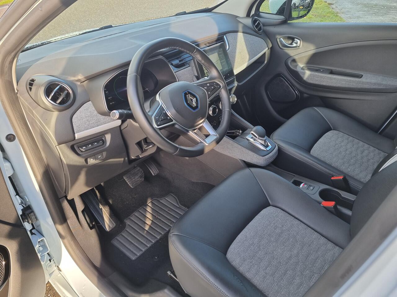 Renault ZOE E-TECH ELECTRIC R135 Intens 50 (KoopBatterij) / incl. BTW / CCS SNELLADER / Parkeersensoren V+A / Easy link Navi / Achteruitrijcamera / Airco / Keyless entry