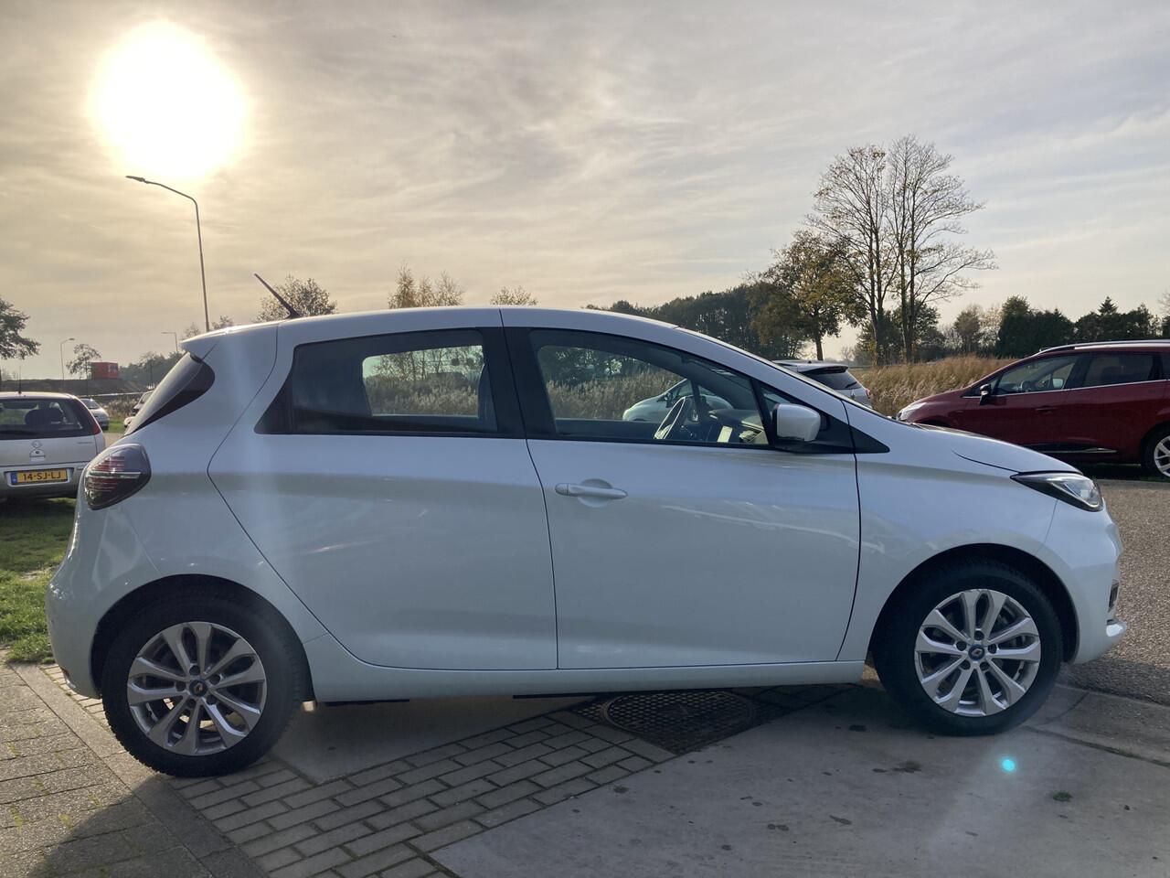 Renault ZOE E-Tech Electric R135 Intens 50 kWh (KoopBatterij) CCS-SNELLADER! / Navi / Camera / Bluetooth / Cruise / Parkeersensoren V A / Lane assist / LM Velgen 16'' /