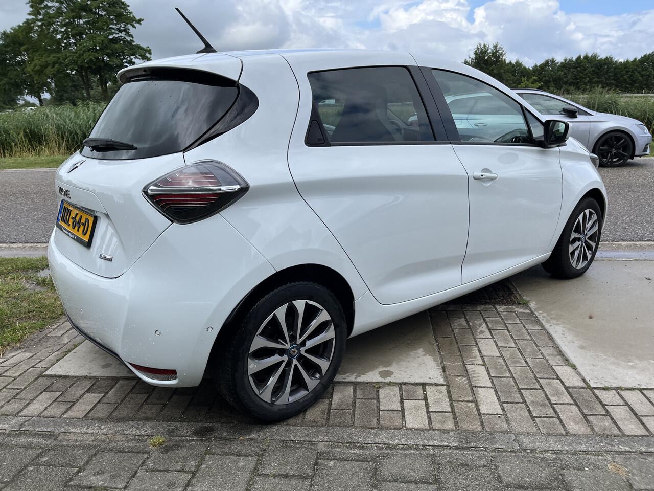 Renault ZOE E-Tech ELECTRIC R135 Intens 52 kWh / (Koopbatterij) / CCS-SNELLADER! / Apple Carplay - Android Auto / Stoelverw. + Stuurverw. /