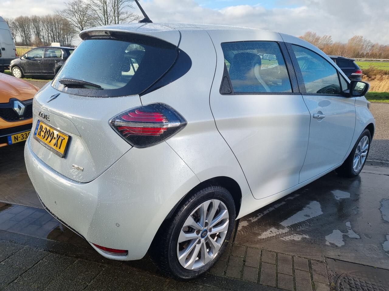 Renault ZOE E-TECH ELECTRIC R135 Intens 50 (KoopBatterij) / incl. BTW / CCS SNELLADER / Parkeersensoren V+A / Easy link Navi / Achteruitrijcamera / Airco / Keyless entry