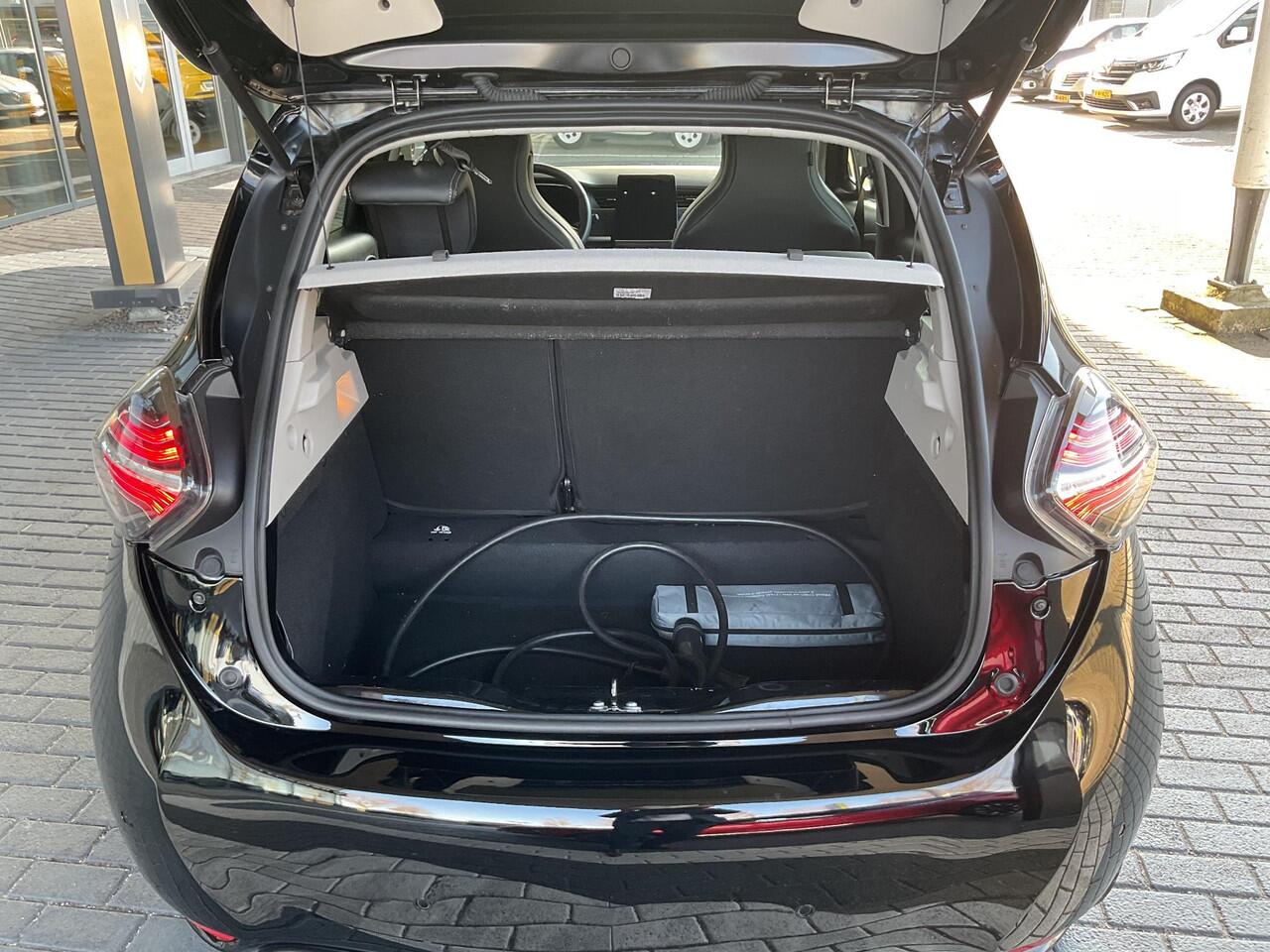 Renault ZOE R135 Iconic 52 kWh 100% ELEKTRISCH / AUTOMAAT / APPLE CARPLAY & ANDROID AUTO / PARKEERSENSOREN / PARKEERCAMERA / CRUISE CONTROL / CLIMATE CONTROL