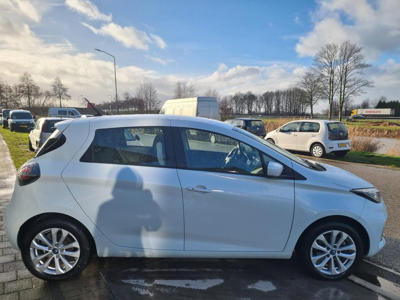 Renault ZOE E-TECH ELECTRIC R135 Intens 50 (KoopBatterij) / incl. BTW / CCS SNELLADER / Parkeersensoren V+A / Easy link Navi / Achteruitrijcamera / Airco / Keyless entry