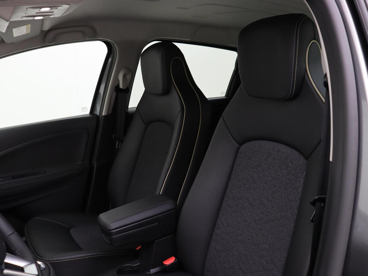 Renault ZOE R135 Iconic 52 kWh inclusief Koopaccu | Navigatie | Lederen bekleding | Android Auto | Apple Carplay | Parkeersensoren | Lichtmatalen Velgen