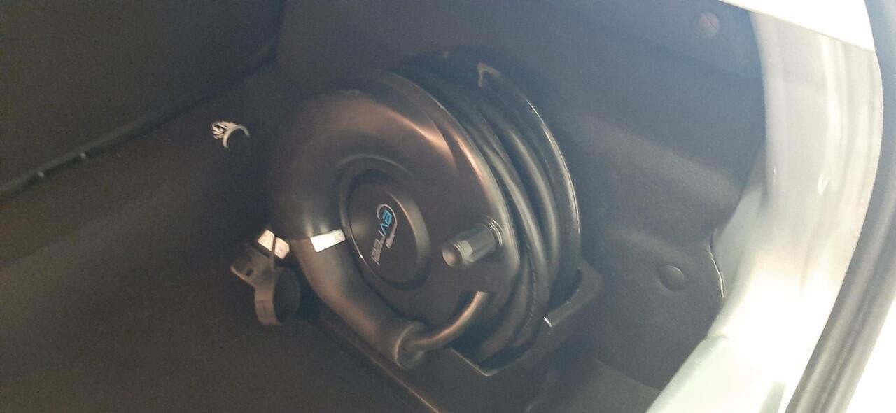 Renault ZOE R135 Intens 52 kWh / APPLE CARPLAY ANDROID AUTO / VERW. VOORSTOELEN+STUUR / CLIMATE CONTROLE / CRUISE CONTROLE / NAVIGATIE.