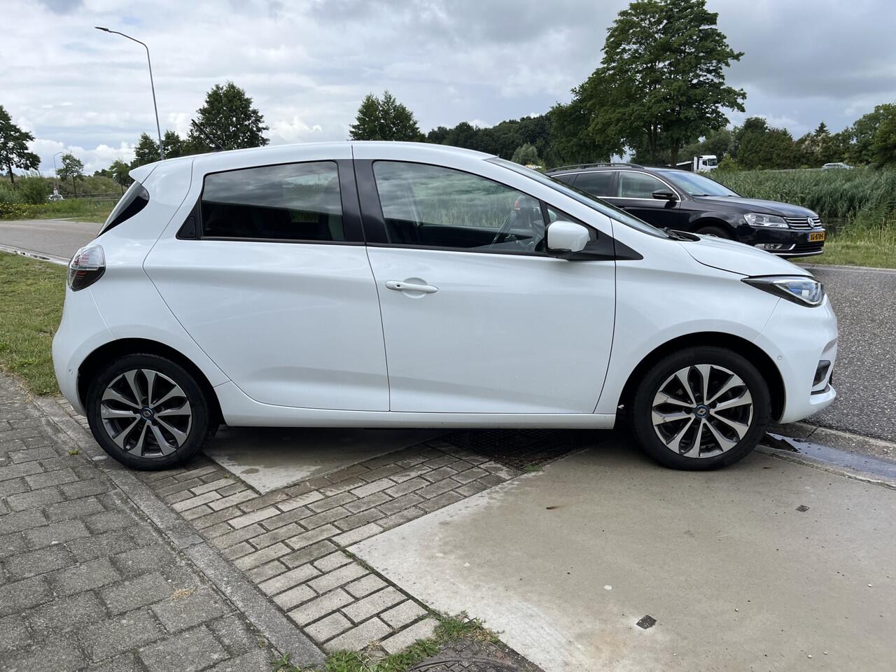 Renault ZOE E-Tech ELECTRIC R135 Intens 52 kWh / (Koopbatterij) / CCS-SNELLADER! / Apple Carplay - Android Auto / Stoelverw. + Stuurverw. /