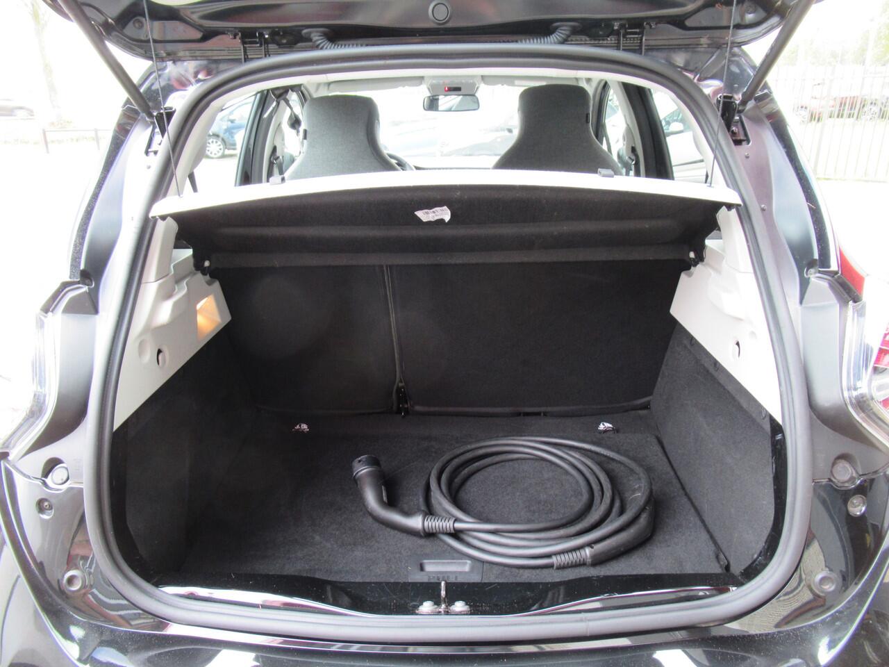 Renault ZOE R135 Zen 52 kWh (inclusief koopaccu ! ] | Airco | Apple Carplay | Parkeersensoren | Incl. BOVAG Garantie | LED Dagrijverlichting | Keyless Entry |