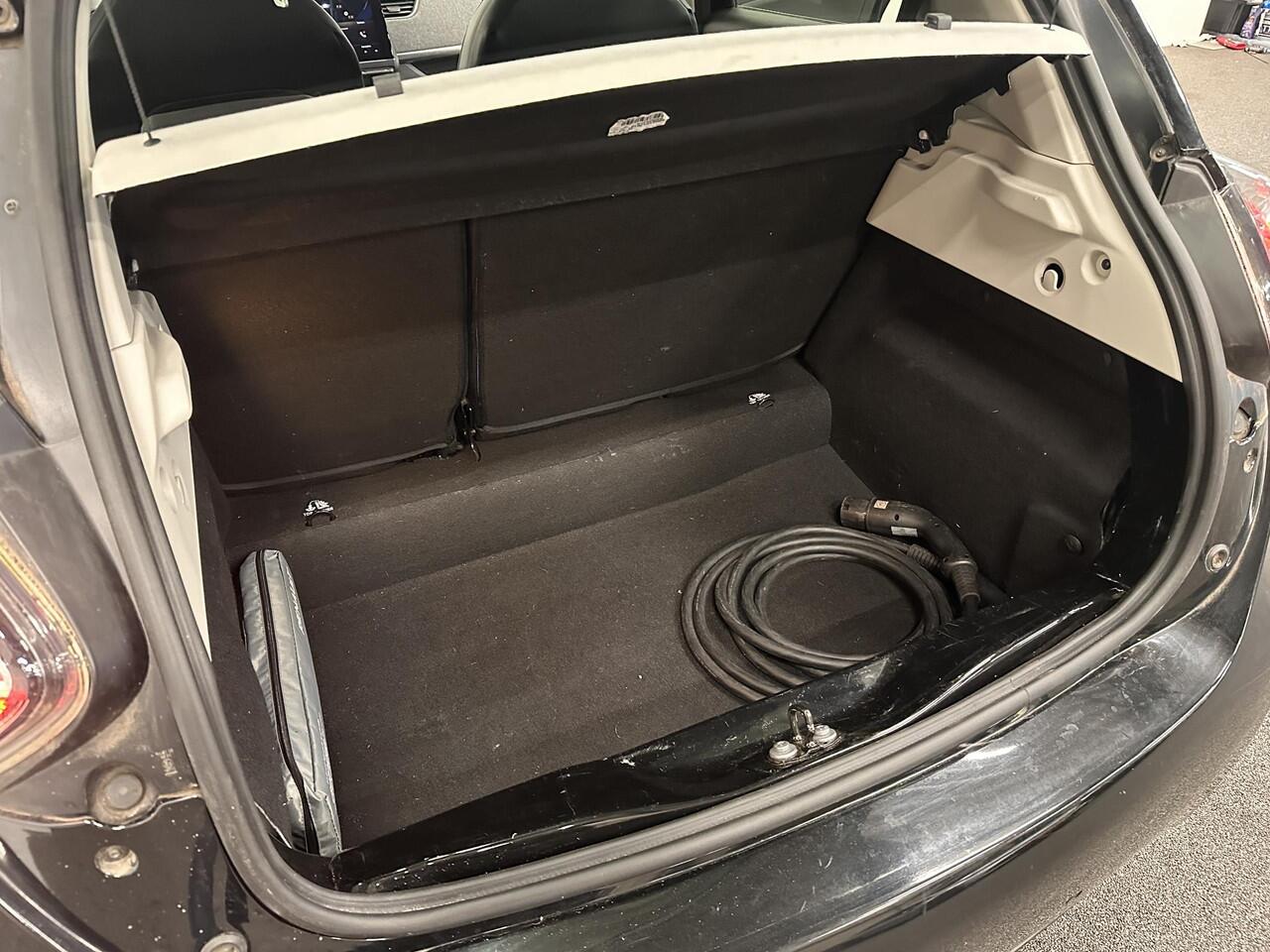 Renault ZOE R135 Intens 52 kWh Koopaccu Navigatie Apple Carplay/Android Auto Camera Parkeersensoren Cruise Control Stoel- en stuurverwarming Climate Control Lichtmetalen velgen