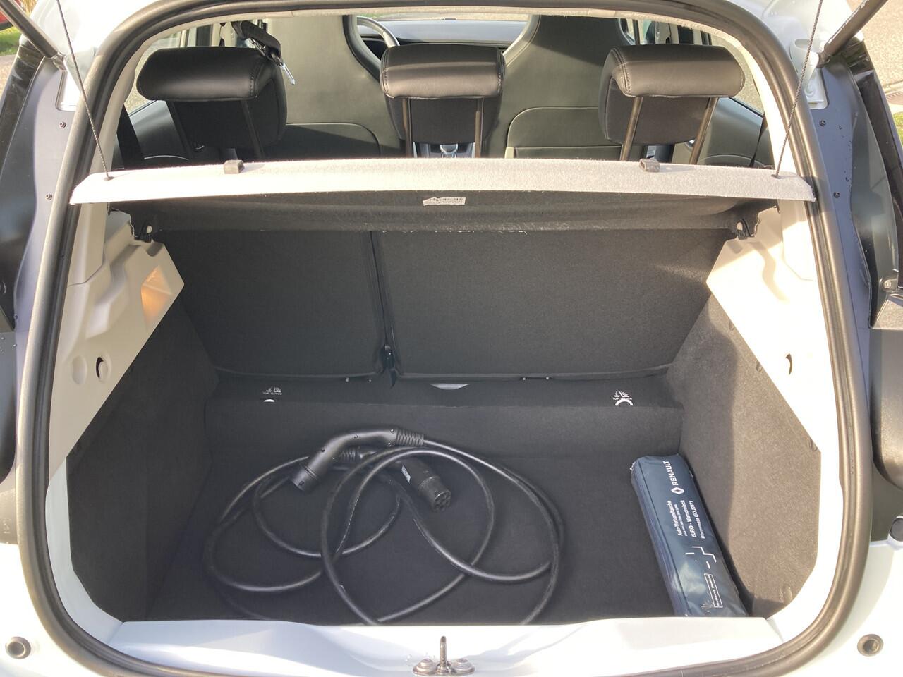 Renault ZOE E-Tech Electric R135 Intens 50 kWh (KoopBatterij) CCS-SNELLADER! / Navi / Camera / Bluetooth / Cruise / Parkeersensoren V A / Lane assist / LM Velgen 16'' /