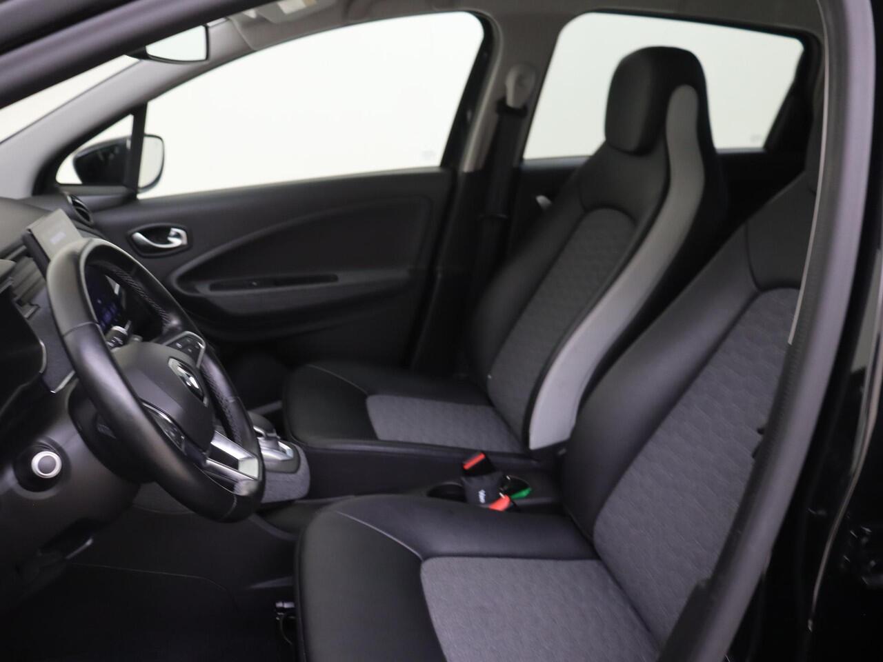 Renault ZOE R135 Intens 52 kWh incl. KOOPACCU | SOH Waarde 95,8 % | Climate Control | Navigatie | Parkeersensoren Voor en Achter | Camera Achter | Cruise Control