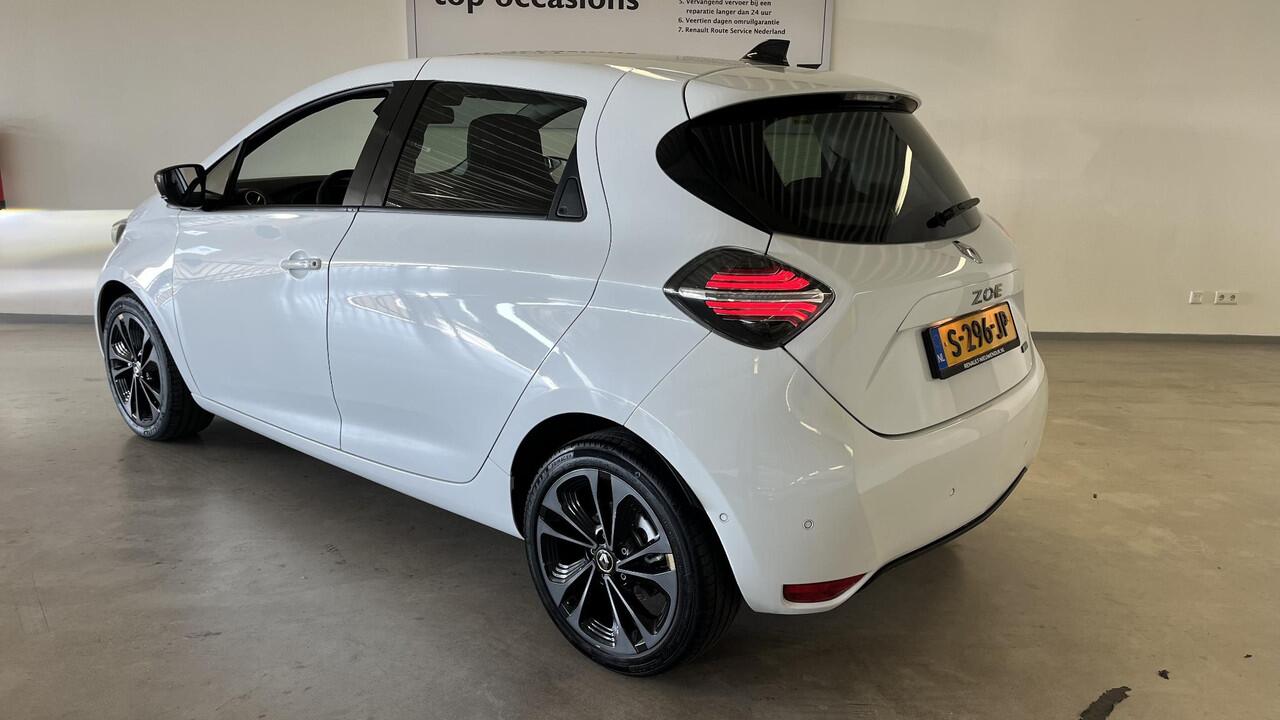 Renault ZOE R135 Iconic 52 kWh APPLE CARPLAY ANDROID AUTO / CLIMATE CONTROLE / CRUISE CONTROLE / NAVIGATIE / PARKEERSENSOREN+CAMERA.