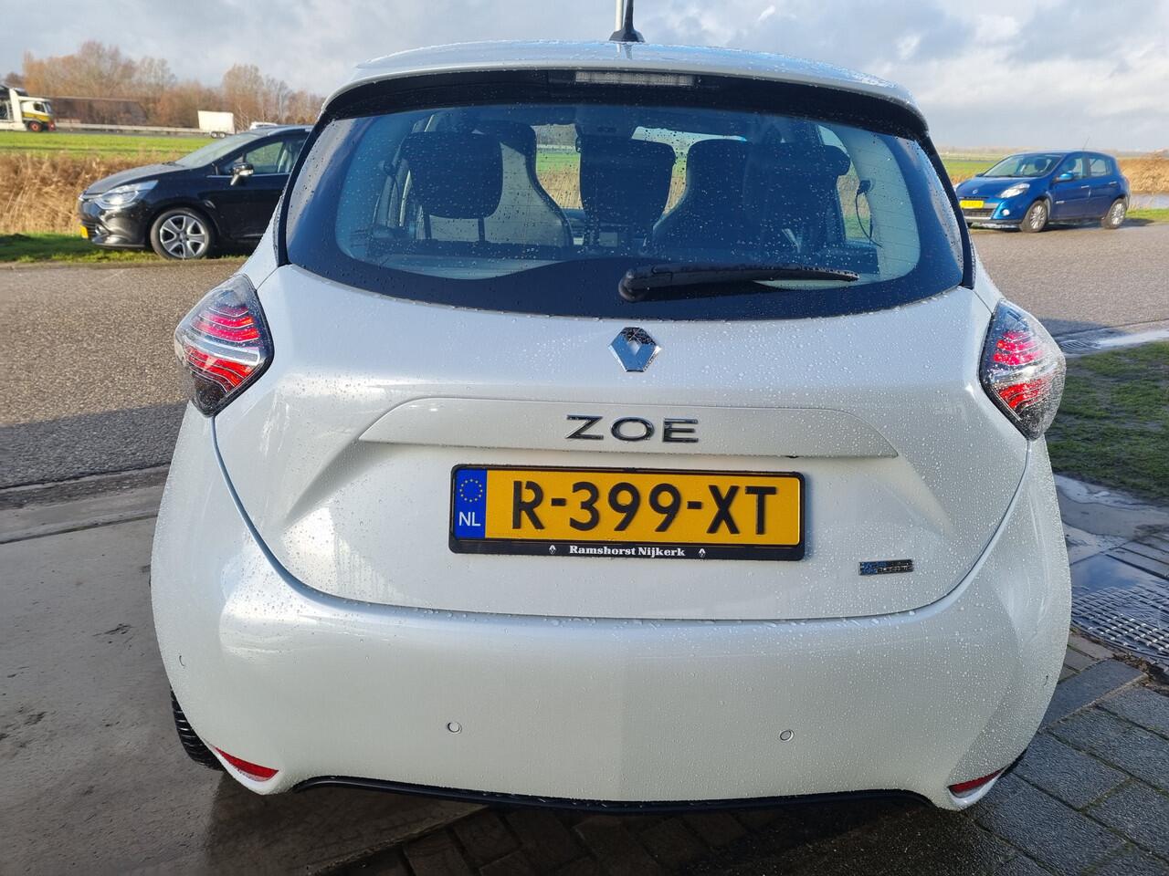 Renault ZOE E-TECH ELECTRIC R135 Intens 50 (KoopBatterij) / incl. BTW / CCS SNELLADER / Parkeersensoren V+A / Easy link Navi / Achteruitrijcamera / Airco / Keyless entry