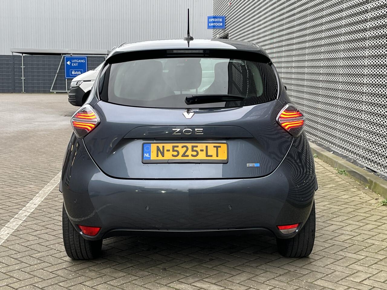 Renault ZOE R135 Intens 52 kWh / Navigatie / Half leer / Climate controle / Camera / Parkeersensoren V+A / Lichtmetaal 16 inch / **