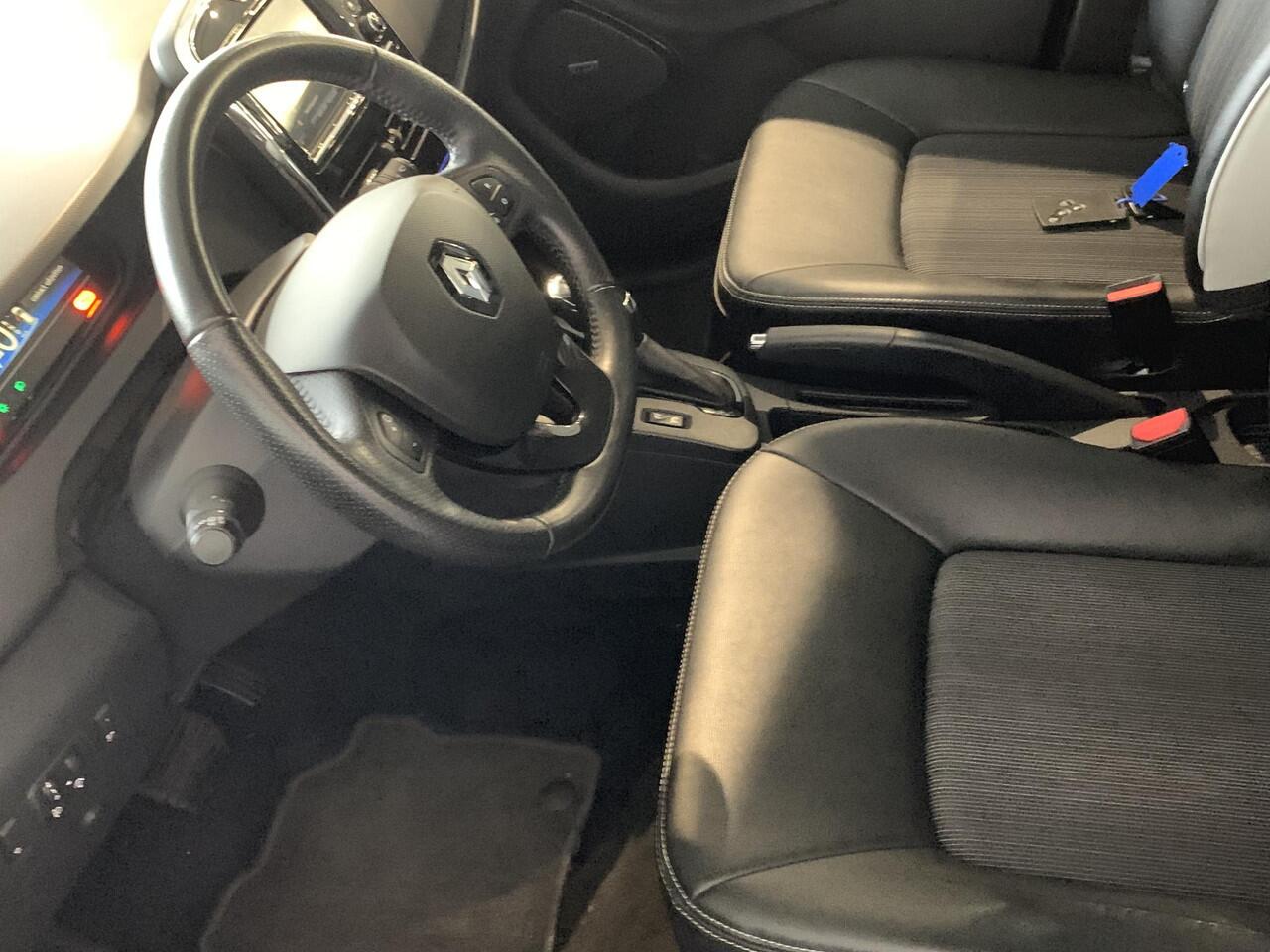 Renault ZOE R110 Iconic 41 kWh (ex Accu) NAVIGATIE | ACHTERUITRIJCAMERA | PARKEERSENSOREN ACHTER | CLIMATE CONTROL