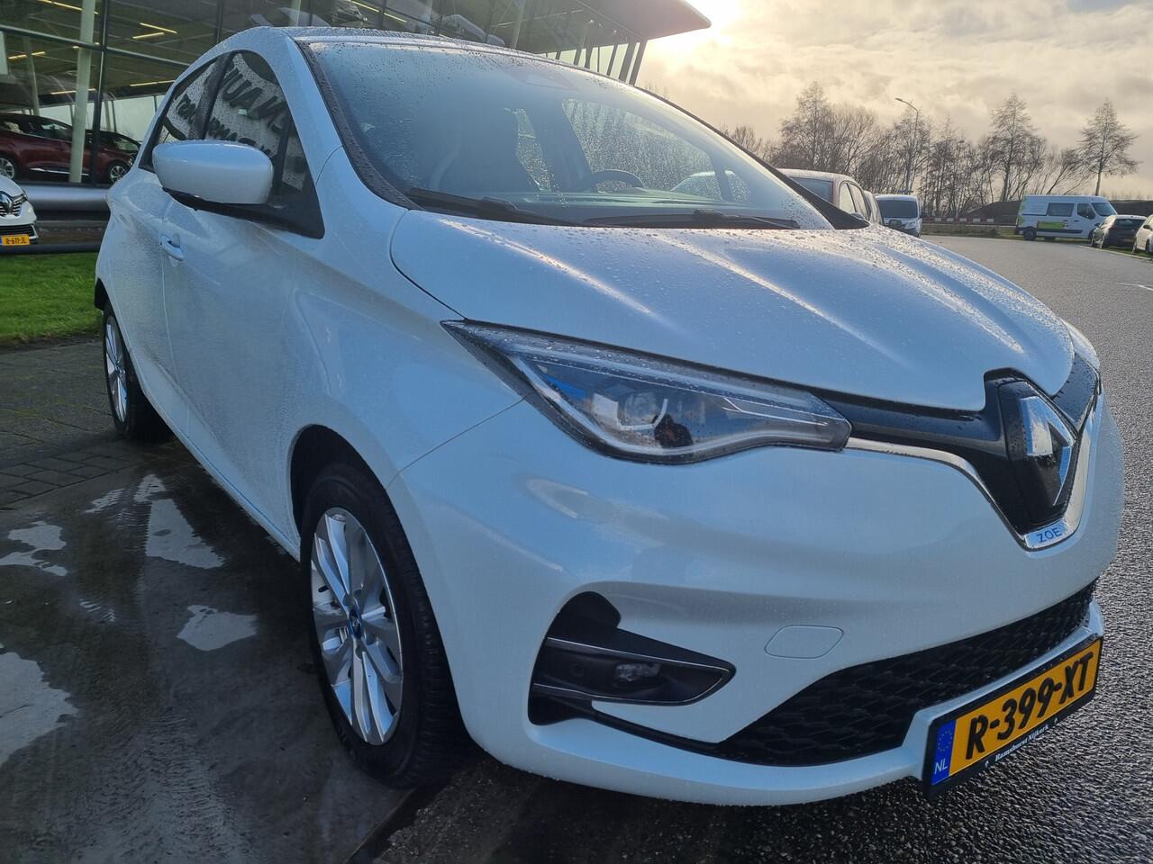 Renault ZOE E-TECH ELECTRIC R135 Intens 50 (KoopBatterij) / incl. BTW / CCS SNELLADER / Parkeersensoren V+A / Easy link Navi / Achteruitrijcamera / Airco / Keyless entry