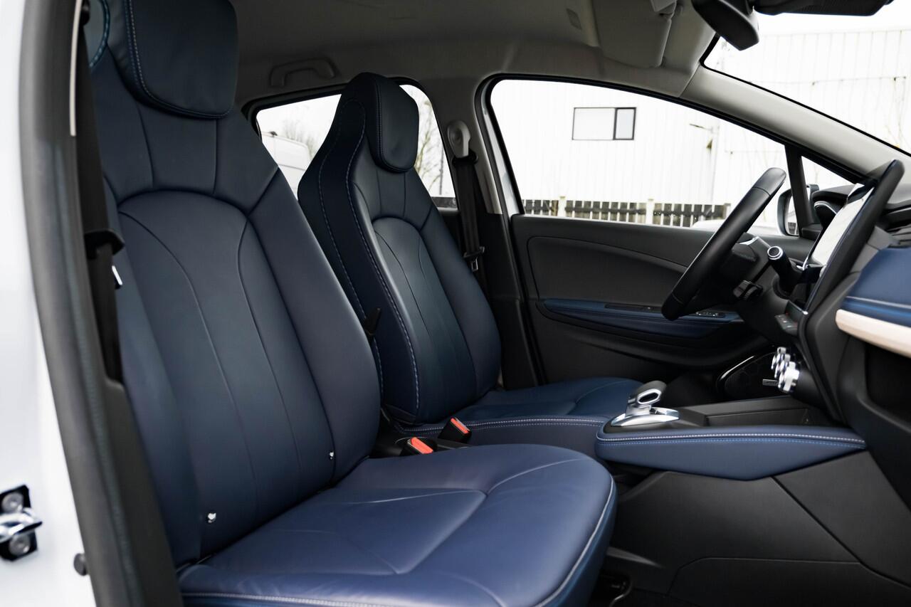 Renault ZOE R 135 PK Serie Limitee Riviera 52 kWh | Koopbatterij | Lederen interieur | Stoel en stuur verwarming | Bose geluid | Camera achter |