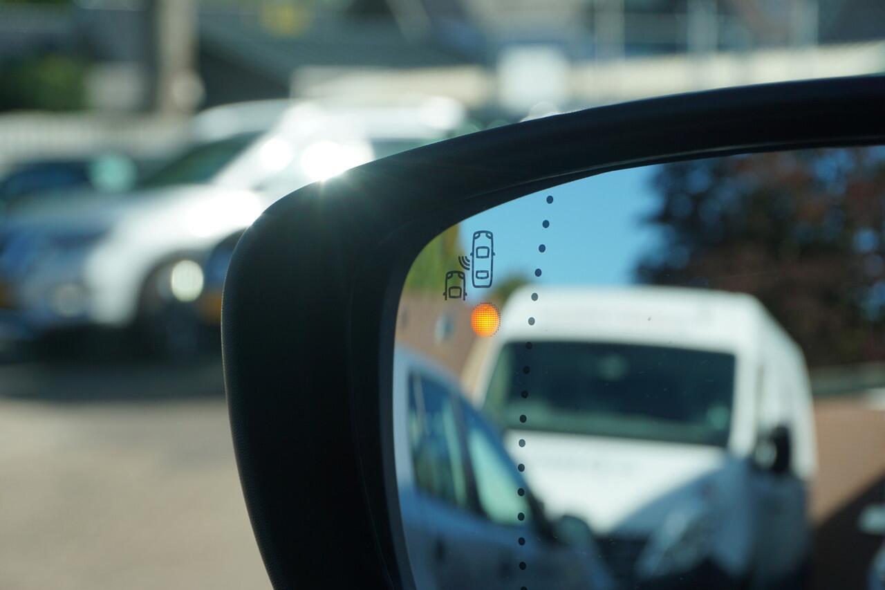 Renault ZOE R135 Iconic 52 kWh (Koopaccu) SOH 97% | Camera | Stoelverw. | Apple Carplay * All in prijs *