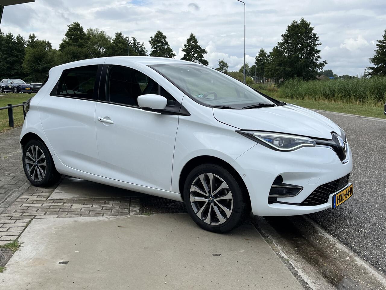 Renault ZOE E-Tech ELECTRIC R135 Intens 52 kWh / (Koopbatterij) / CCS-SNELLADER! / Apple Carplay - Android Auto / Stoelverw. + Stuurverw. /
