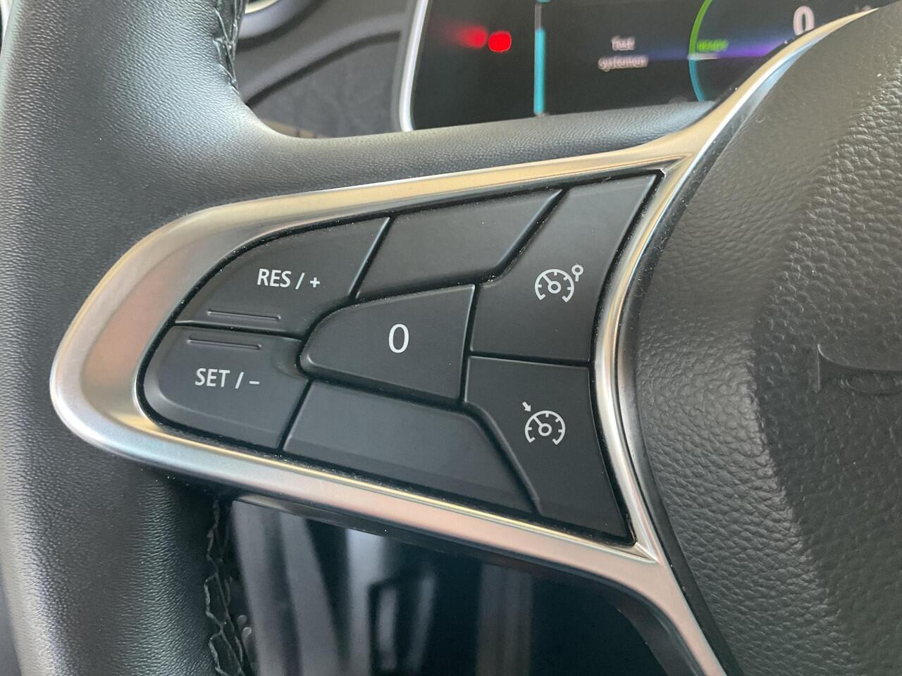 Renault ZOE R135 Iconic 52 kWh 100% ELEKTRISCH / AUTOMAAT / APPLE CARPLAY & ANDROID AUTO / PARKEERSENSOREN / PARKEERCAMERA / CRUISE CONTROL / CLIMATE CONTROL