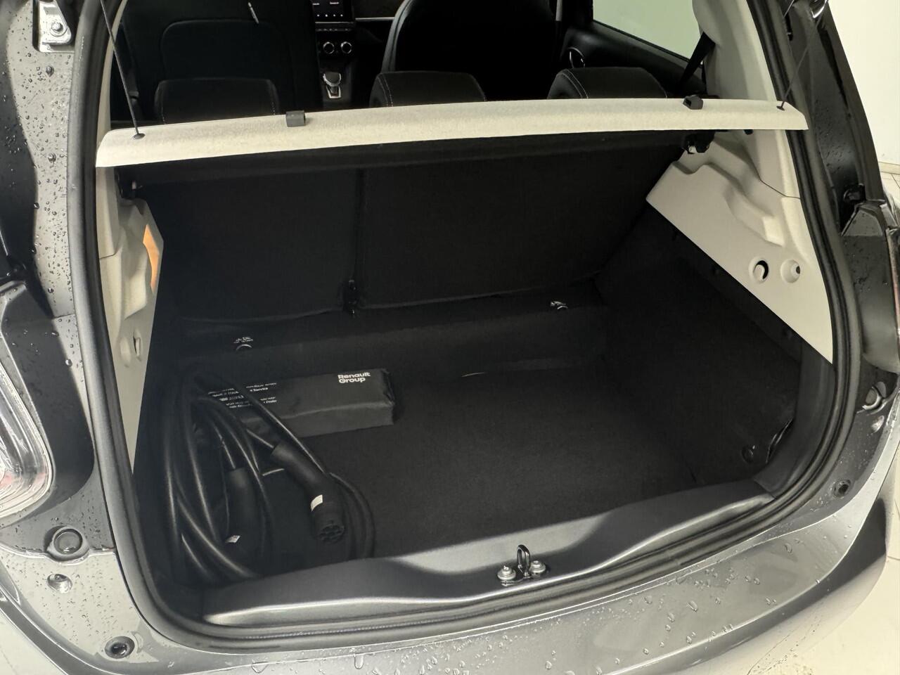 Renault ZOE R135 Iconic 52 kWh | Navigatie | Camera | Stoel + stuurverwarming | Warmtepomp |