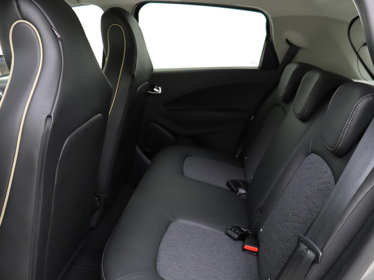 Renault ZOE R135 Iconic 52 kWh inclusief Koopaccu | Navigatie | Lederen bekleding | Android Auto | Apple Carplay | Parkeersensoren | Lichtmatalen Velgen