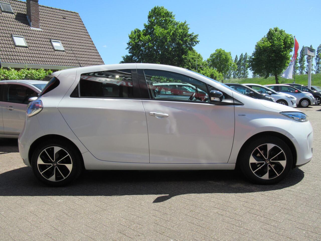 Renault ZOE R110 Iconic 41 kWh (ex Accu) | Clima-Airco | Navigatie | Parkeersensoren | Incl. Garantie | Achteruitrijcamera |