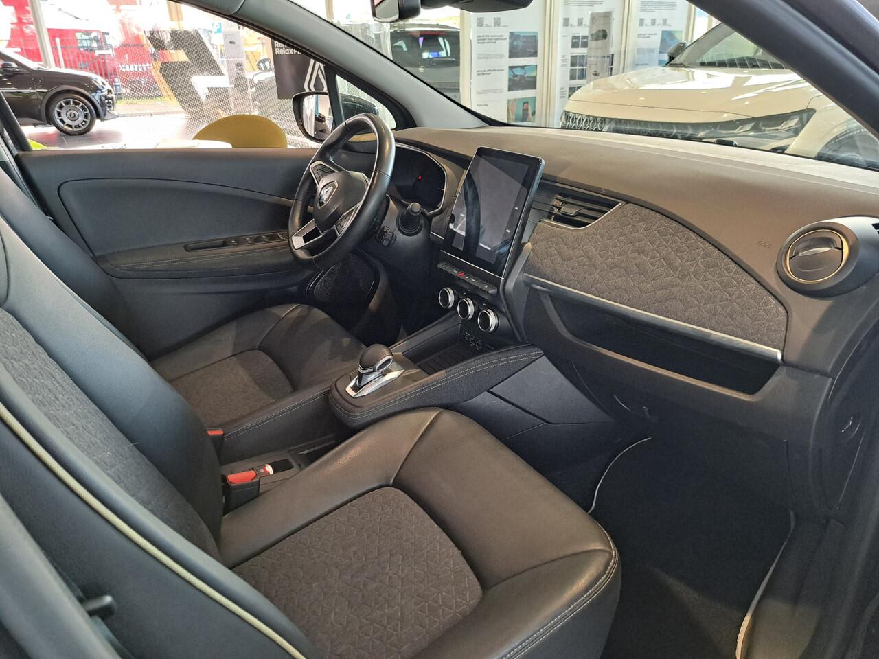 Renault ZOE R135 Iconic 52 kWh | 16| LM velgen | Navigatie | Stoel- en stuurverwarming