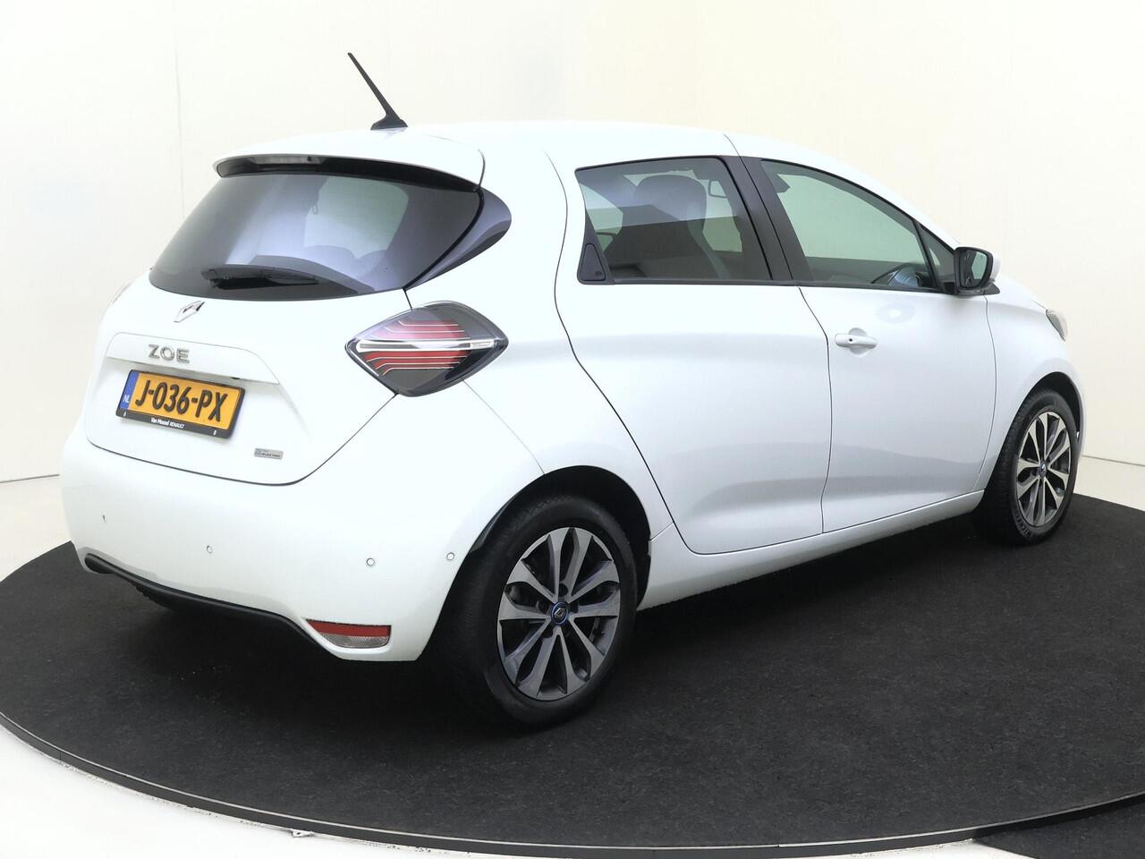 Renault ZOE R135 Intens 52 kWh INCL KOOPACCU |AUTOMAAT | 395 km WLTP | Cruise & Climate Control |Navigatie |Achteruitrijcamera |PDC voor & achter |Privacy Glass |LM velgen|