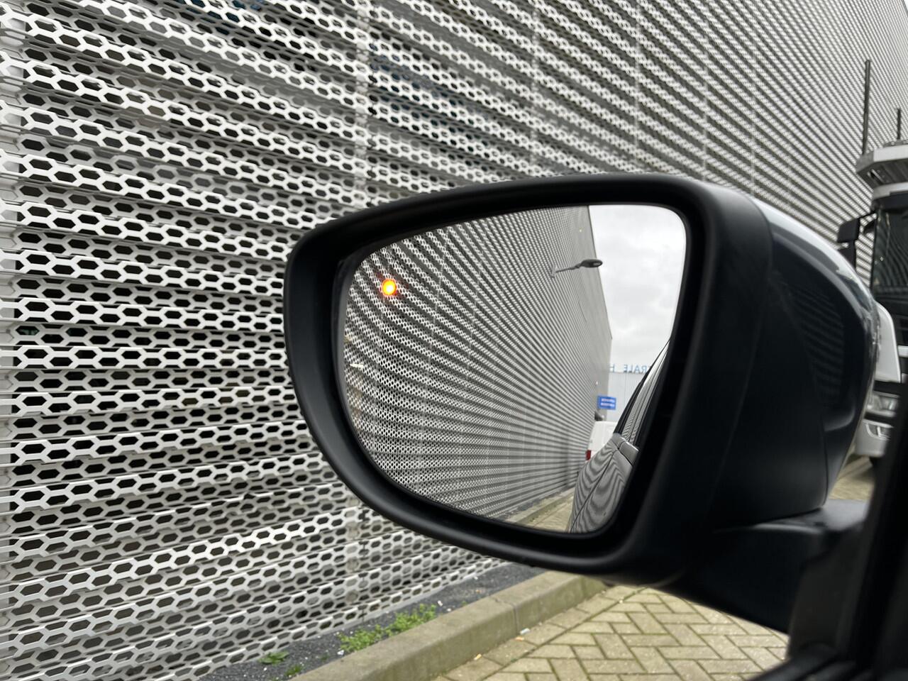 Renault ZOE R135 Intens 52 kWh / Navigatie / Half leer / Climate controle / Camera / Parkeersensoren V+A / Lichtmetaal 16 inch / **