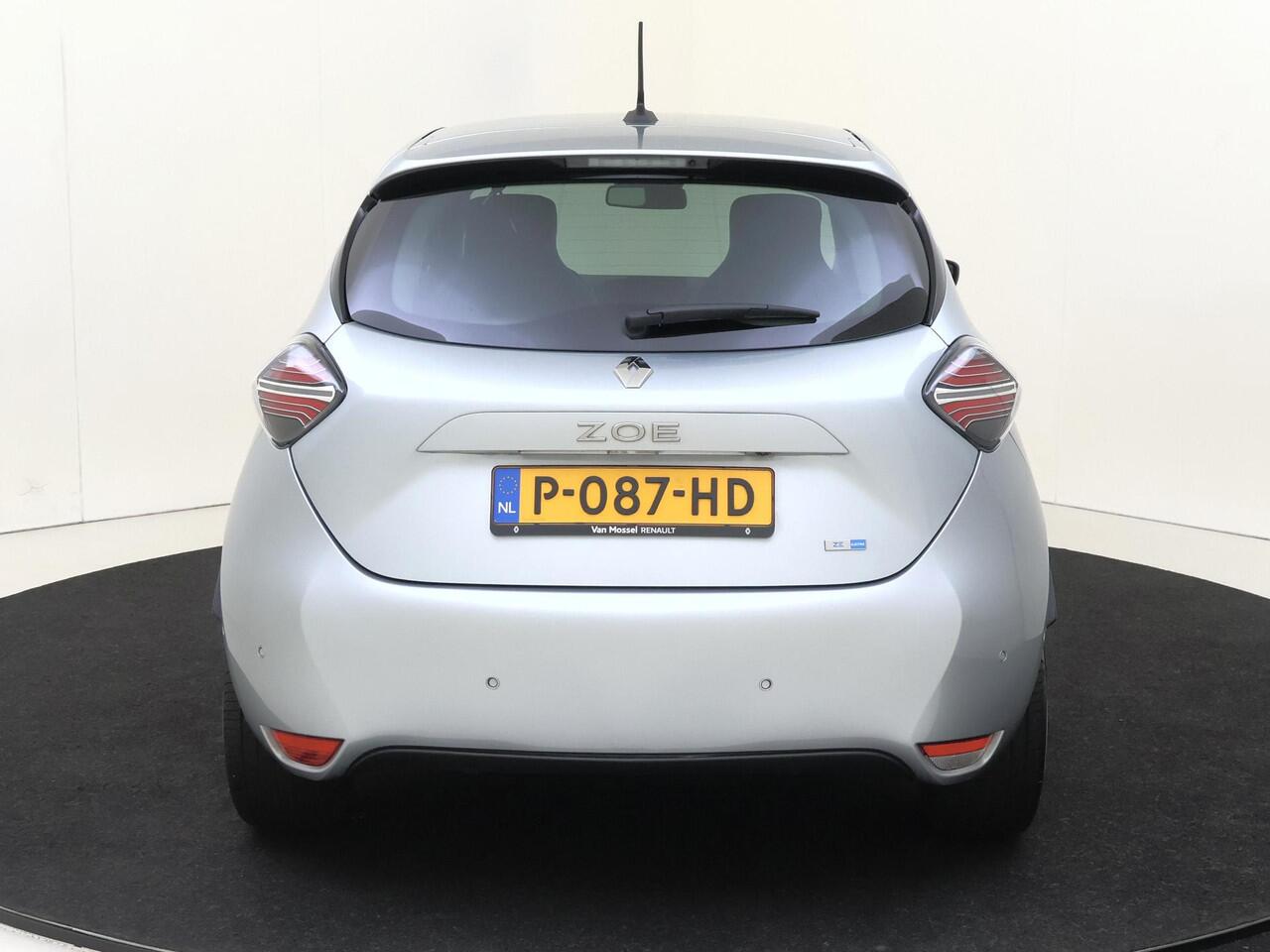 Renault ZOE R135 Intens 52 kWh Koopaccu | Automaat | SOH Waarde 88.5 % | Navigatie | Camera | Parkeersensoren | Climate Control | Cruise Control | Android Auto | Apple Carplay