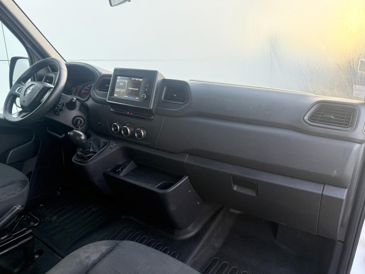 Renault eMaster ZE 100% Elektrisch 57kWh 193km WLTP LED Airco Cruise Control Bakwagen Meubelbak Koffer Laadkabel