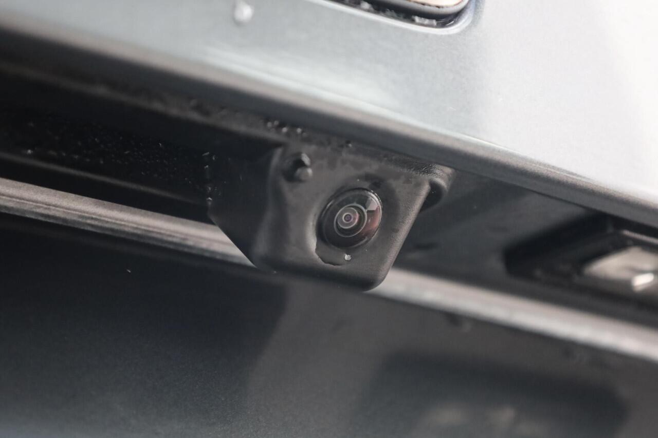 Seat ATECA 1.5 TSI FR Business Intense 150PK / 110kW Achteruitrijcamera, panoramadak, Apple Carplay & Android Auto, dodehoekdetectie, navigatie, verwarmbare voorstoelen + stuurwiel, alcantara interieur, digitaal instrumentenpaneel, adaptive cruise control (ACC), gro