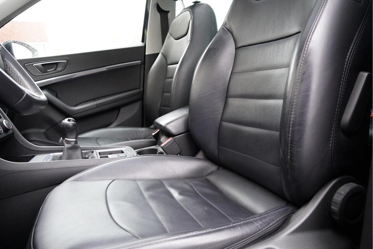 Seat ATECA 1.5 TSI 150PK! Style Business Intense BJ2020 Lmv 17" | Led V+A | Pdc | Navi | Panoramadak | Trekhaak | Achteruitrijcamera | App-Connect | Climate control | Cruise control | Lederen bekleding | Verwarmde voorstoelen/stuur | Nw-Model!