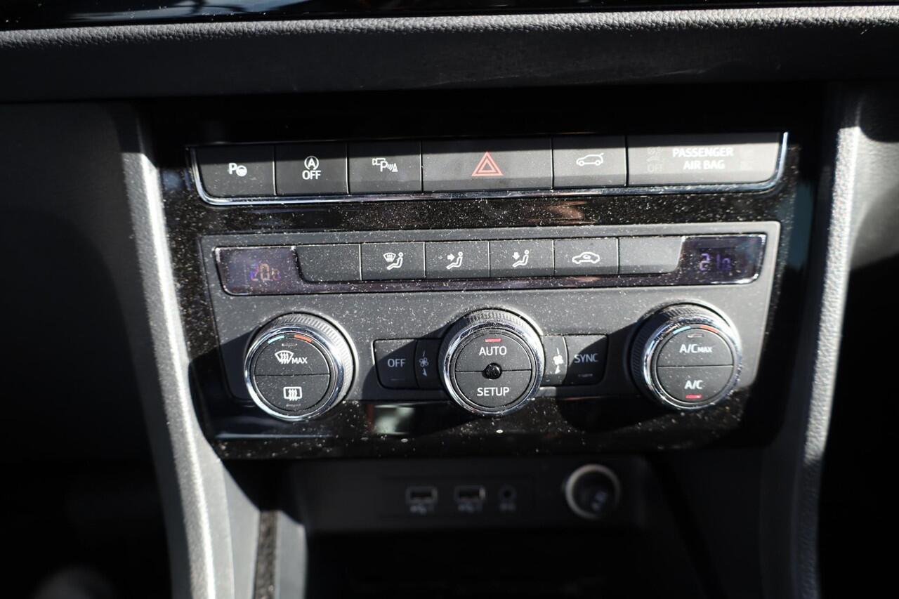 Seat ATECA 1.5 TSI Xcellence Business Intense 110KW/150PK DSG, Digital cockpit, elektrische klep, achteruitrijcamera, ACC, side assist, NL auto dealeronderhouden, alcantara zwart, 18" LMV, zwarte dakhemel, full led, rondom zicht area view camera, draadoos laden carp