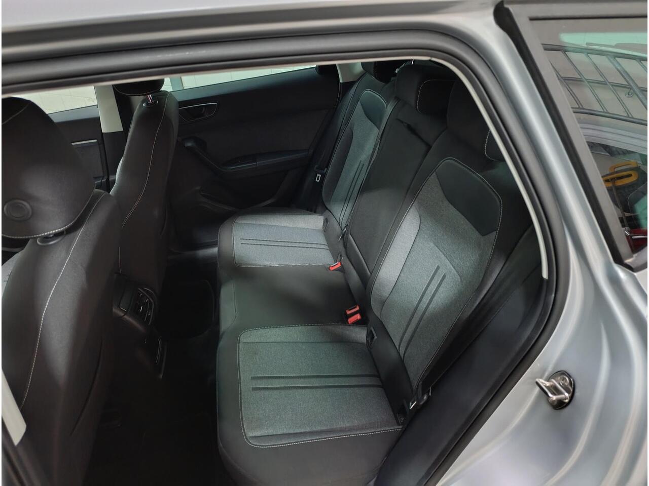 Seat ATECA 1.5 TSI Style Business Intense Climate control | Navigatiesysteem | Parkeersensoren | Cruise controle | Automaat