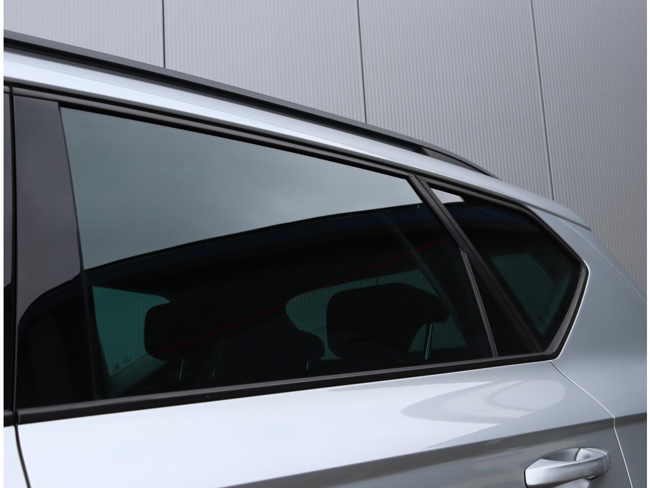 Seat ATECA 1.5 TSI Style | Trekhaak | Parkeercamera | Verwarmde voorruit | LED