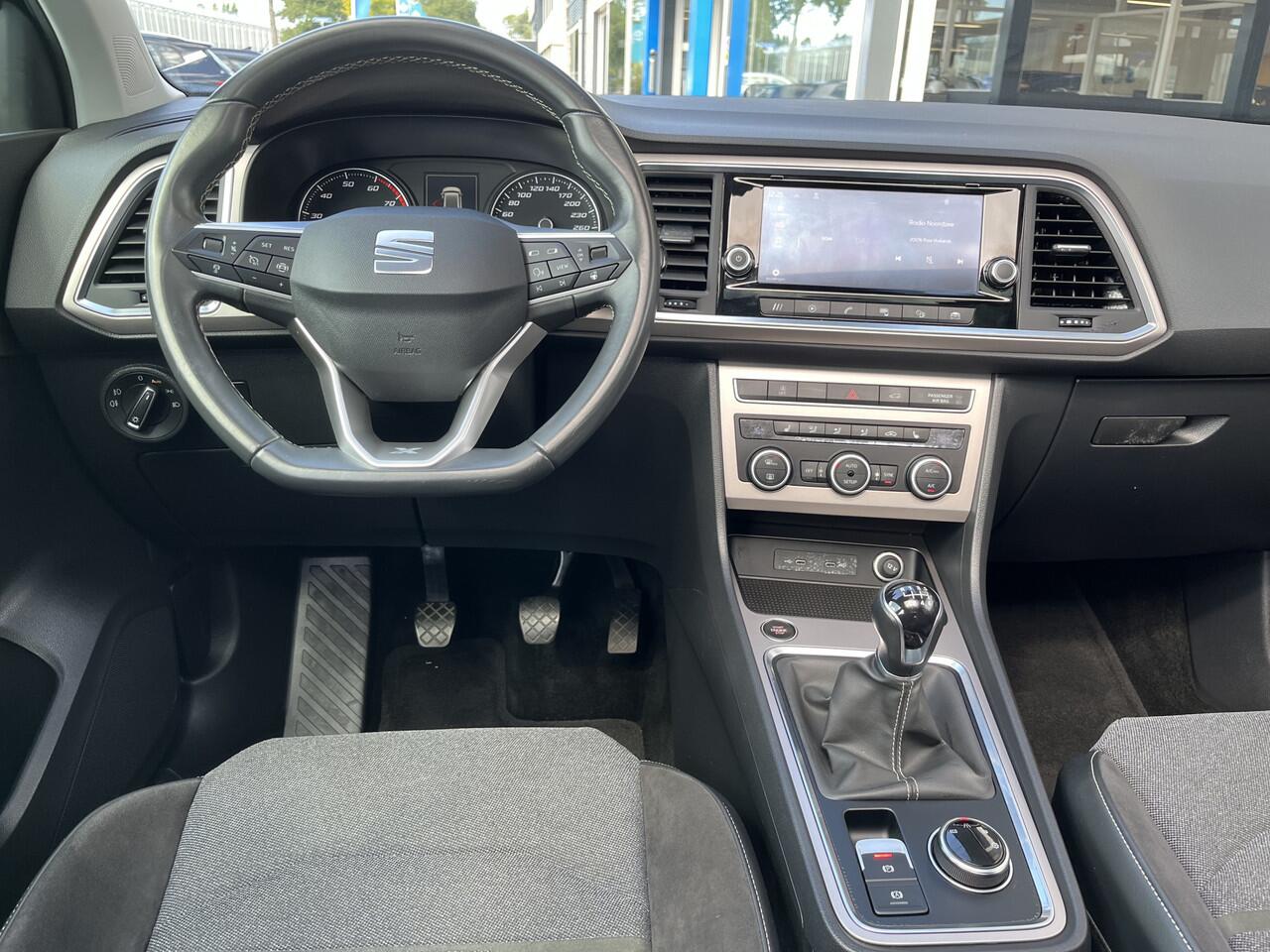 Seat ATECA 1.5 TSI Xperience / PANO/ STUUR+STOEL VERWARM./ PARK. SENSOR. + CAMERA/ ACC/ KEYLESS/ ELEK. ACHTERKLEP/ DRIVE PROFILE/ DAB/ CLIMA/ BLUETOOTH/ LED/ ISOFIX/ 18'' LMV