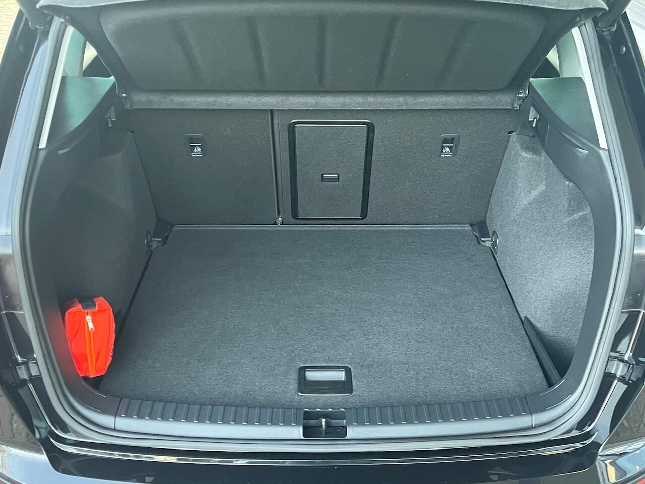 Seat ATECA 1.5 TSI DSG Xperience Business Intense / Virtual cockpit / Suéde bekleding / 19'' LM / Navigatie / Carplay