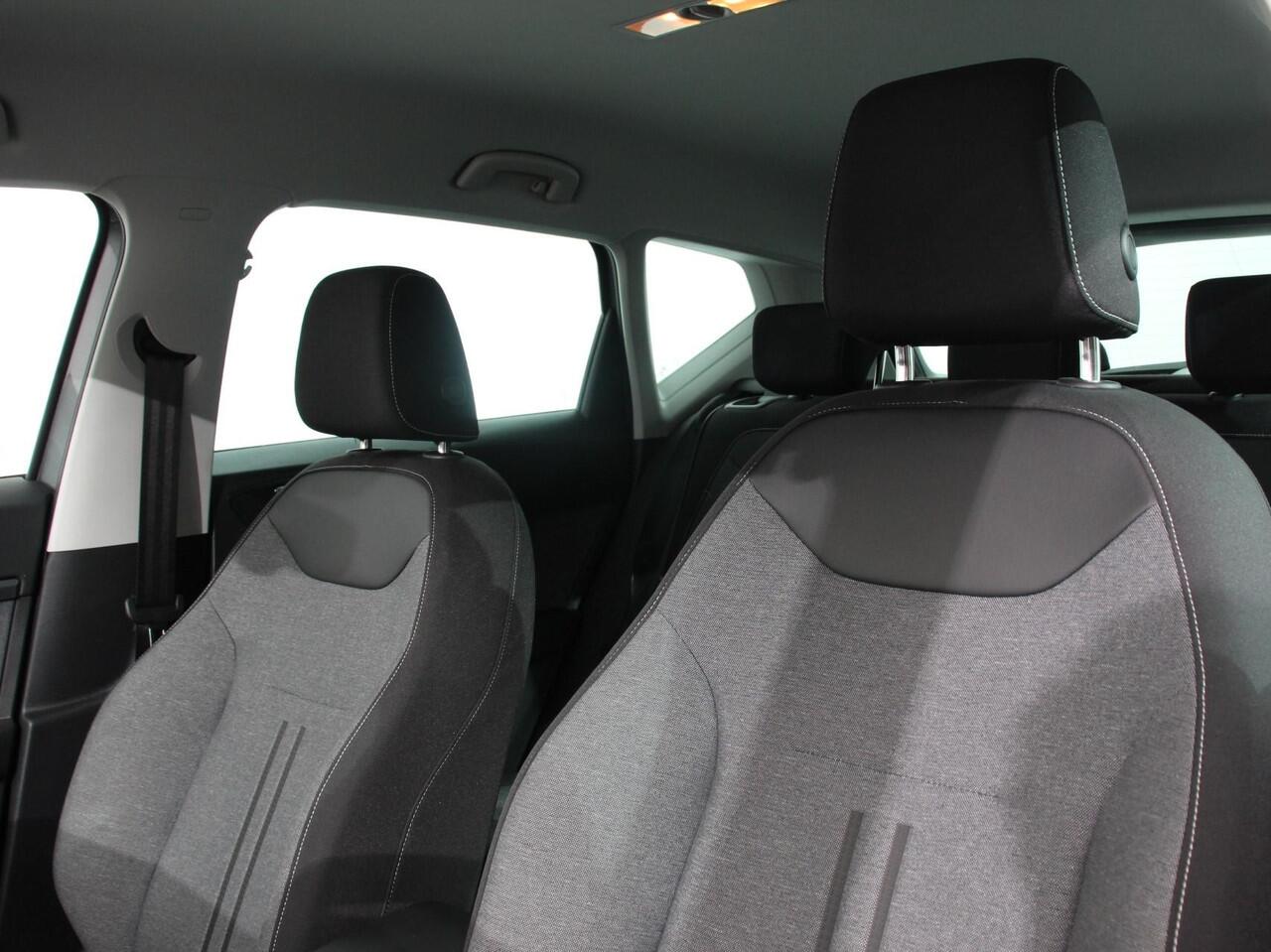 Seat ATECA 1.5 TSI Style Business Intense DSG Navigatie Apple Carplay/Android Auto Camera Parkeersensoren Cruise Control Full Led koplampen Lichtmetalen velgen Virtual Cockpit Getinte ramen Climate Control