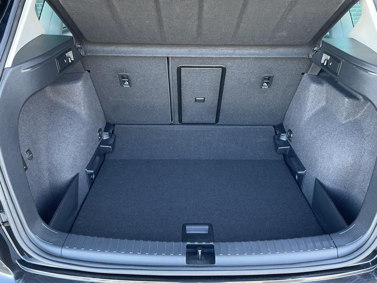 Seat ATECA 1.5 TSI Xperience Business Intense Elek. Trekhaak | | Alcantara | LED | Carplay | Navi | Camera | PDC