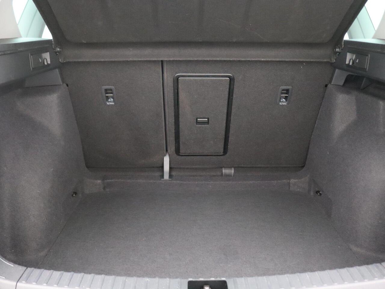 Seat ATECA 1.5 TSI Xperience Business Intense 150PK DSG Trekhaak, Achteruitrijcamera, Keyless, Stoel-Stuurverwarming, Voorruitverwarming, Virtual Pedal, Virtual Cockpit, 18" LM Velgen, Adaptieve Cruise Control