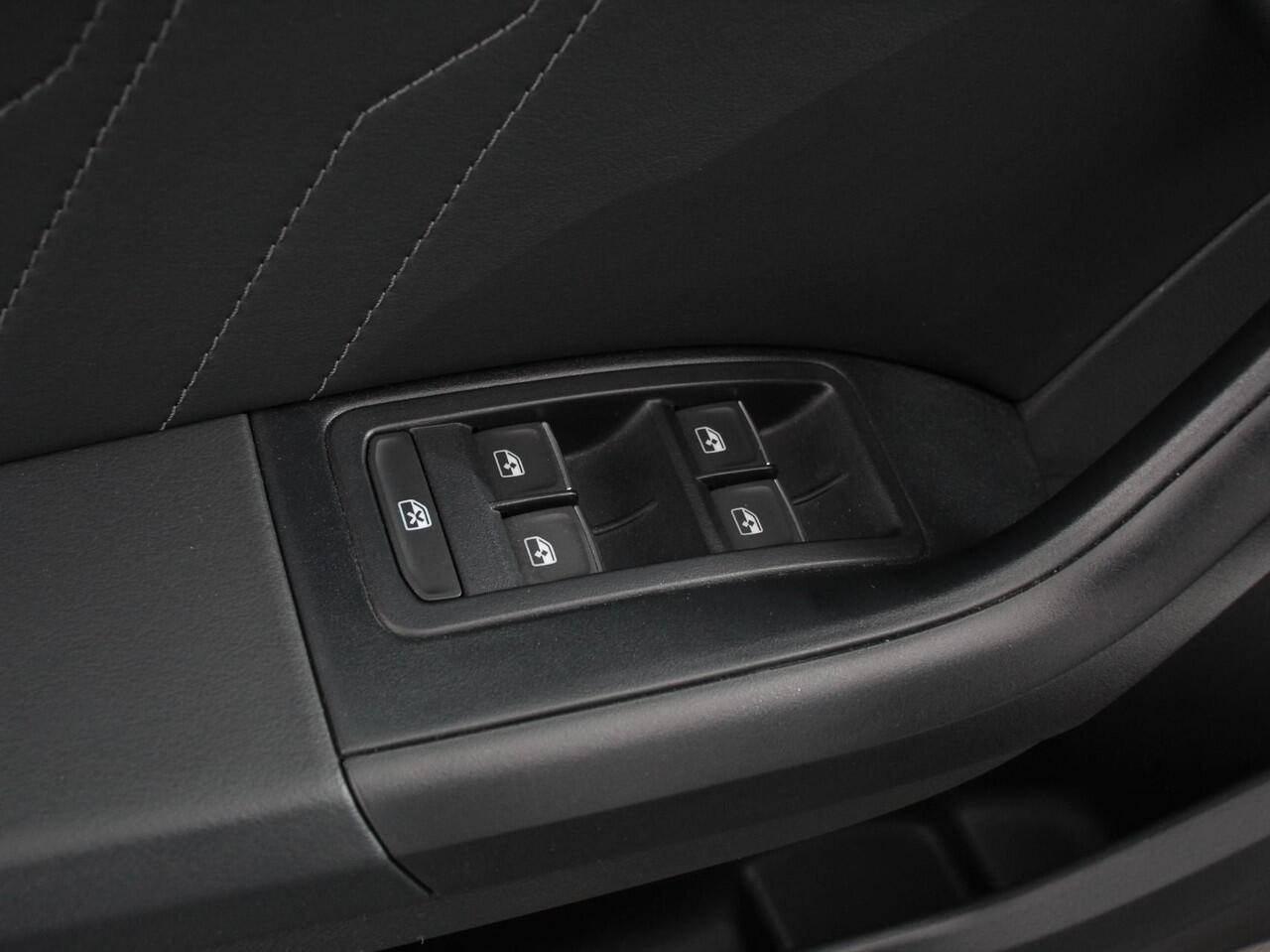 Seat ATECA 1.5 TSI 150pk Automaat Xperience | Navigatie | Apple Carplay / Android Auto | Camera | Parkeersensoren | Stoel-en stuurverwarming | Ledverlichting | Getinte ramen | Climate Control