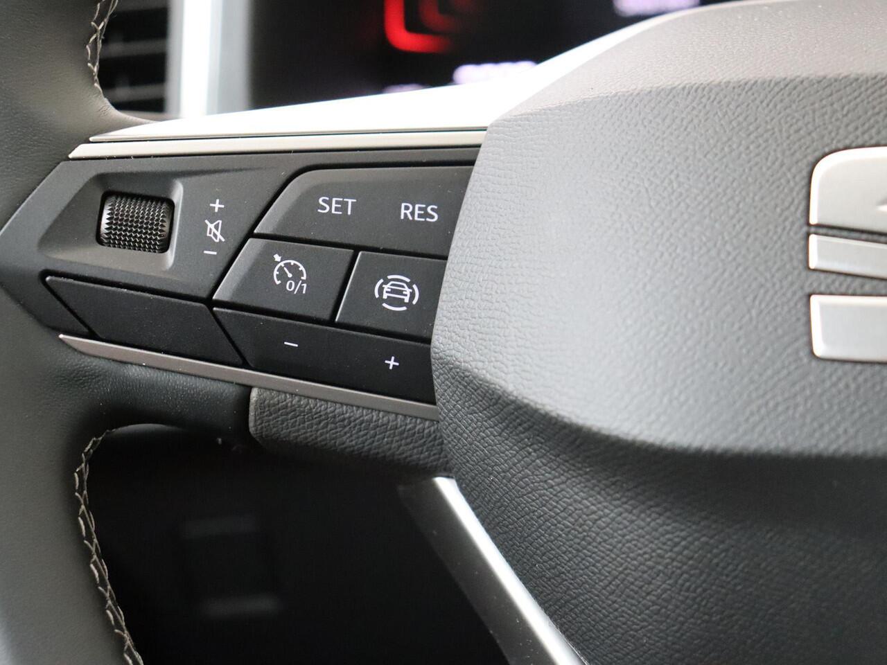 Seat ATECA 1.5 TSI Style Business Intense | Climate control | Trekhaak | Achteruitrijcamera | Navigatie |