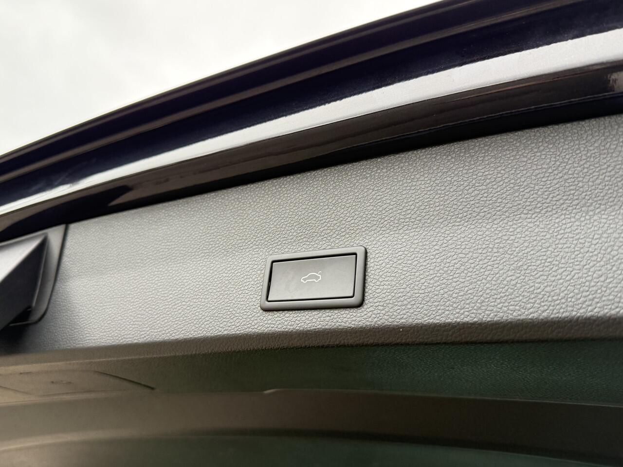 Seat ATECA 1.5 TSI Xperience Business Intense / PANODAK / 19"LMV / CAMERA / Elektr. Klep / NAVI / APP.Connect / Elektr. Zwenkbare trekhaak