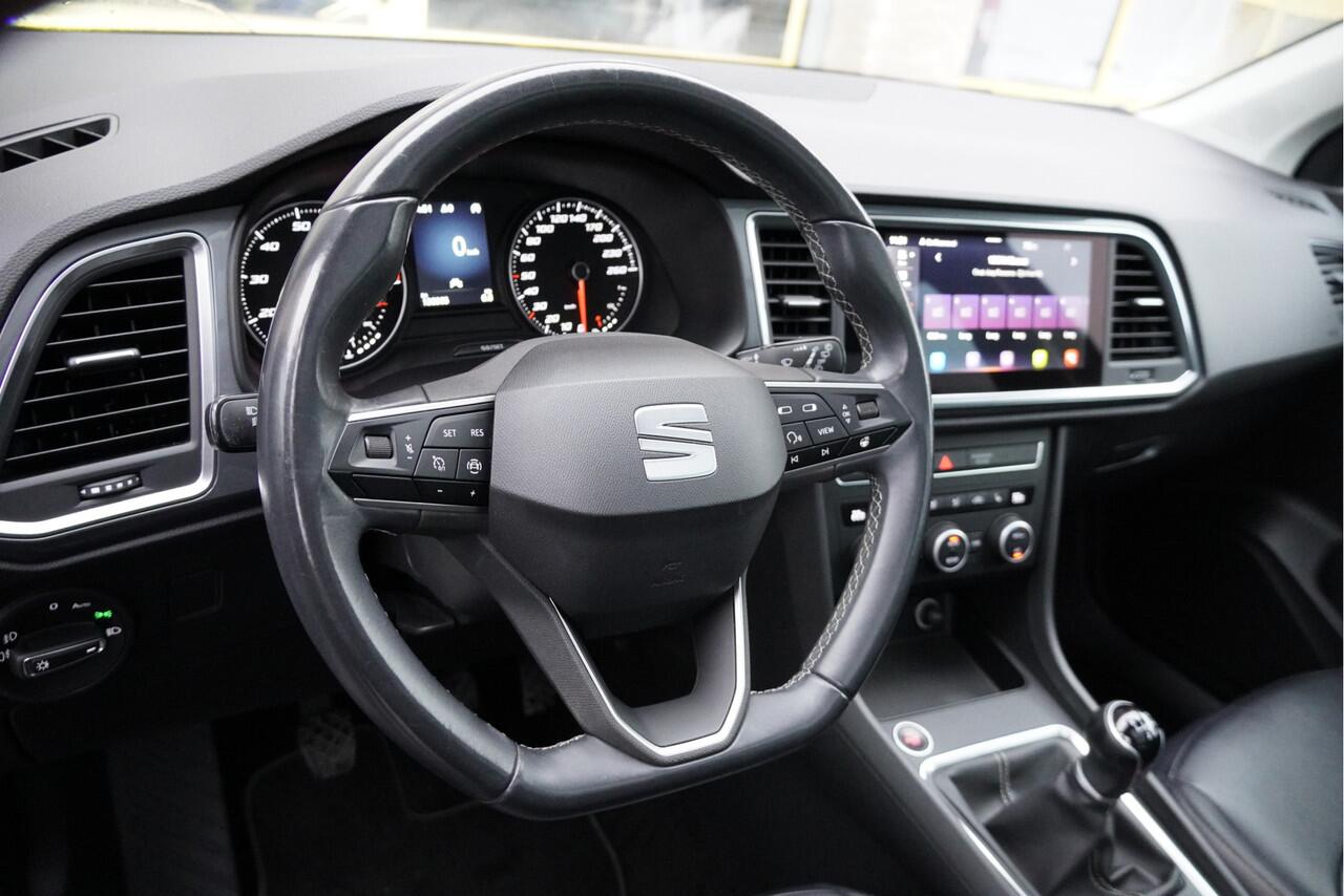Seat ATECA 1.5 TSI 150PK! Style Business Intense BJ2020 Lmv 17" | Led V+A | Pdc | Navi | Panoramadak | Trekhaak | Achteruitrijcamera | App-Connect | Climate control | Cruise control | Lederen bekleding | Verwarmde voorstoelen/stuur | Nw-Model!