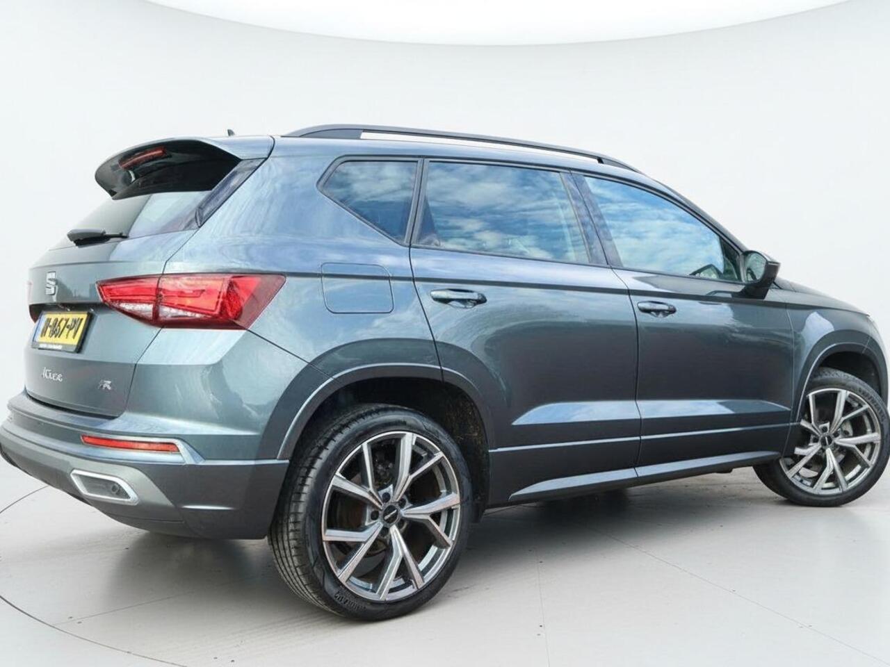Seat ATECA 1.5 TSI FR Business Intense | Clima | Cruise | Navi/Carplay/Android | Halfleder | Stoelverwarming | PDC + Camera |