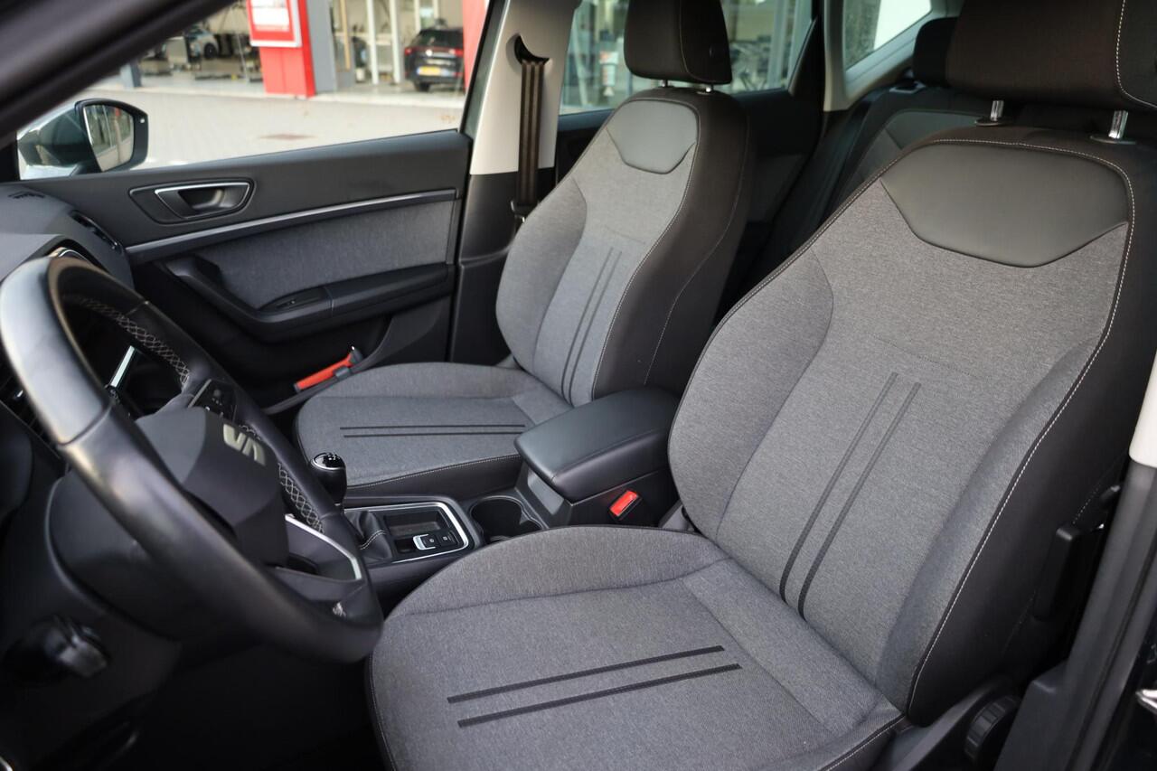 Seat ATECA 1.5 TSI Style Business Intense 110KW/150PK, Nieuw door ons geleverd NL auto 1e eigenaar, Full led, achteruitrijcamera, cruise control, climatronic, carplay, pdc voor en achter, navigatie, park assist, licht en regensensor, spraak bediening, privacy glas