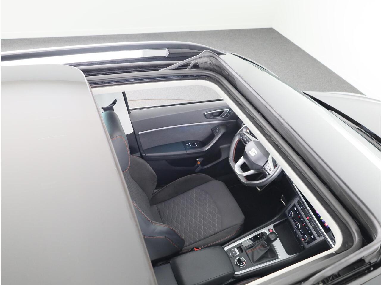 Seat ATECA 1.5 TSI Xperience Business Intense 150pk DSG | Panoramadak | Virtual Cockpit | Parkeercamera | Navigatie