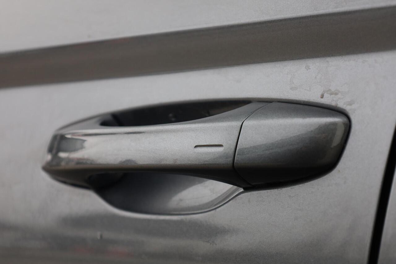 Seat ATECA 1.5 TSI FR Business Intense 150PK / 110kW Achteruitrijcamera, panoramadak, Apple Carplay & Android Auto, dodehoekdetectie, navigatie, verwarmbare voorstoelen + stuurwiel, alcantara interieur, digitaal instrumentenpaneel, adaptive cruise control (ACC), gro